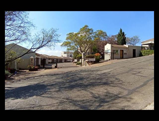 2 BEDROOM TOWNHOUSE FOR SALE IN NORTHCLIFF